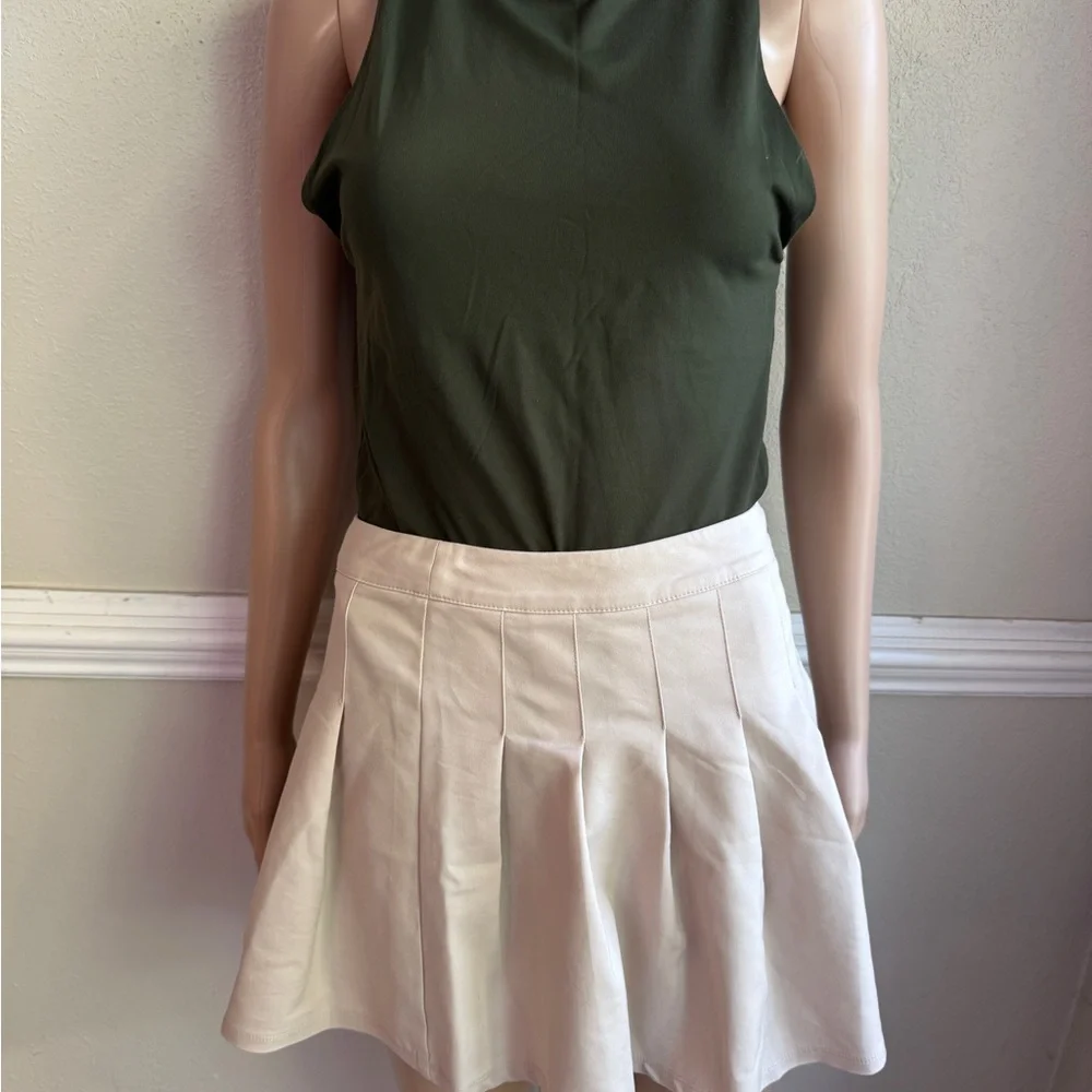 Marble Cream Pleated Skirt Size M | Flowy A-Line Classic Chic - Picture 5 of 6